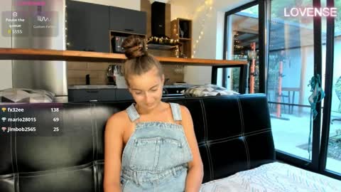 Eliz                               online show from May 11, 4:04 pm