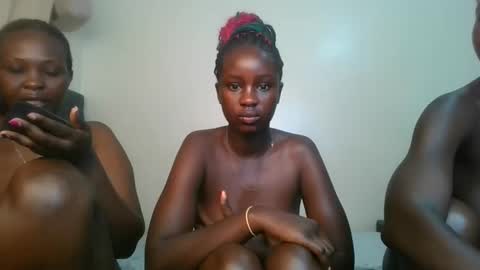 ella3_ online show from June 4, 9:32 pm