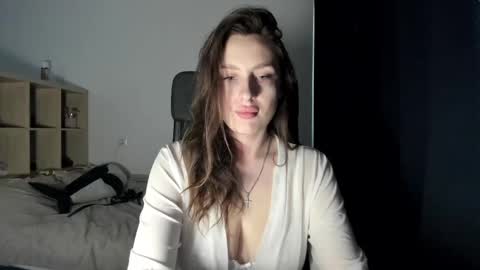 Snapshot of ella___bell chatting on February 24, 9:32 am ella___bell online show from February 24, 9:32 am