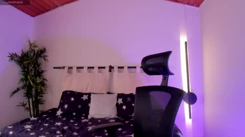 Ella Olmos  online show from April 3, 2:04 pm