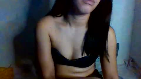 Snapshot of ella_babe25 chatting on March 9, 9:19 pm ella_babe25 online show from March 9, 9:19 pm