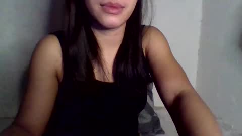 Snapshot of ella_babe25 chatting on March 27, 8:41 pm ella_babe25 online show from March 27, 8:41 pm
