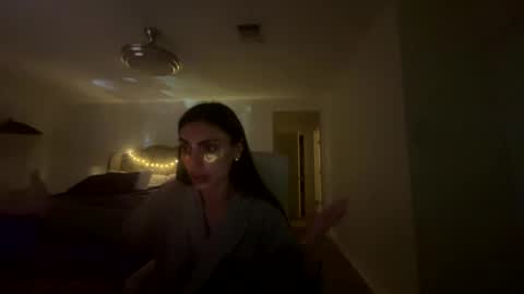 Snapshot of ella_ella_ella_ay chatting on October 5, 1:15 am ella_ella_ella_ay online show from October 5, 1:15 am