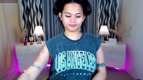 HI ITS ME ELLA online show from October 5, 8:07 pm