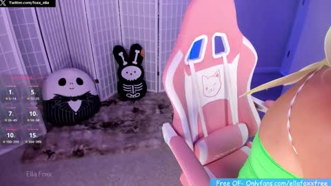 ella_foxx online show from October 24, 4:53 am