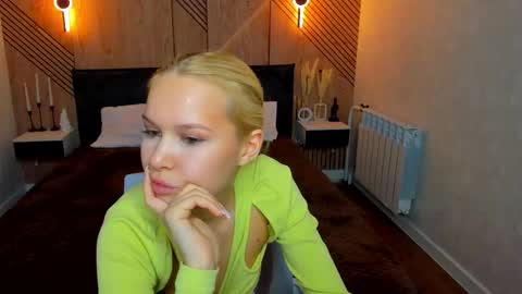 Snapshot of ella_ley chatting on March 11, 9:37 am Ella online show from March 11, 9:37 am