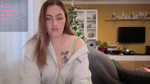 Ella  Max online show from December 19, 7:04 am