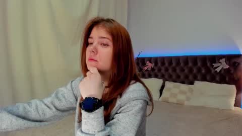 Ella Mayers online show from February 13, 9:49 pm