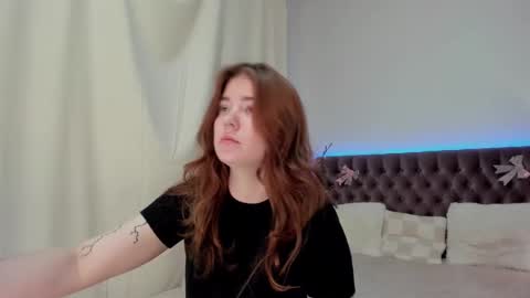 Ella Mayers online show from February 26, 3:42 am