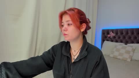 Ella Mayers online show from October 11, 12:15 pm