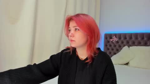 Ella Mayers online show from October 26, 1:17 pm