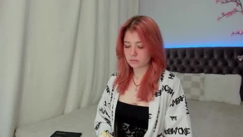 Ella Mayers online show from October 29, 2:30 pm