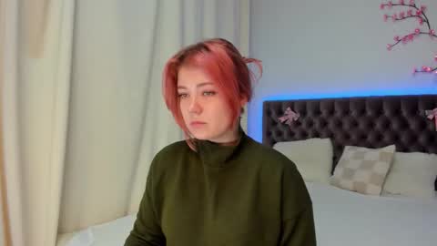 Ella Mayers online show from November 1, 1:35 pm