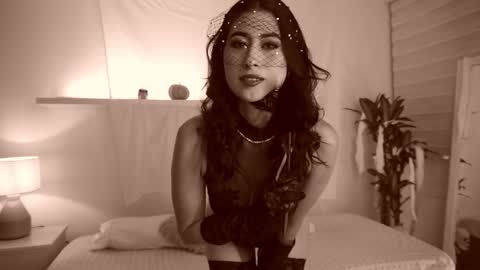 Snapshot of ella_owen chatting on October 31, 6:42 pm ELLA OWEN online show from October 31, 6:42 pm