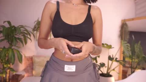 ELLA OWEN online show from March 28, 5:23 pm