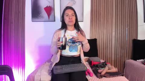 Snapshot of ella_rouse1 chatting on February 13, 12:45 pm ella rouse online show from February 13, 12:45 pm