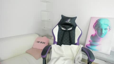 Ella online show from March 5, 1:34 am