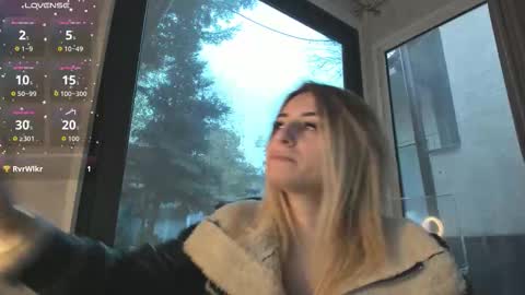 ella_vee online show from November 16, 6:08 am