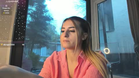 ella_vee online show from November 20, 6:24 am