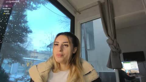 ella_vee online show from January 15, 6:07 am