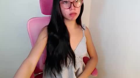 ella_walkerxxx online show from May 2, 5:45 am