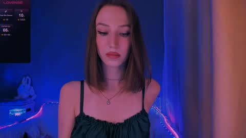 ellaamber online show from April 4, 1:19 pm