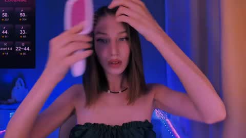 ellaamber online show from May 2, 6:51 am