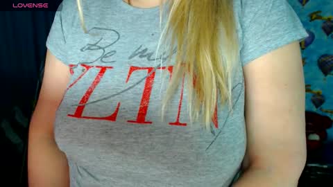 Snapshot of ellabella36dd chatting on February 21, 12:55 am IsaBella online show from February 21, 12:55 am