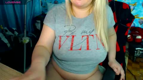 Snapshot of ellabella36dd chatting on February 28, 9:27 pm IsaBella online show from February 28, 9:27 pm