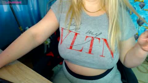 Snapshot of ellabella36dd chatting on March 20, 3:39 pm IsaBella online show from March 20, 3:39 pm