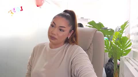 Snapshot of ellabelle_ chatting on February 17, 4:42 am Ella online show from February 17, 4:42 am