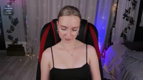 Ella online show from September 24, 2:42 pm