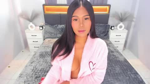 Snapshot of ellabrown_ chatting on April 18, 8:07 am SINGLE PO online show from April 18, 8:07 am