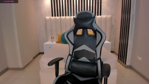 EllaClark online show from January 6, 6:20 pm