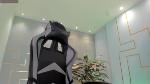 EllaClark online show from February 18, 6:15 pm