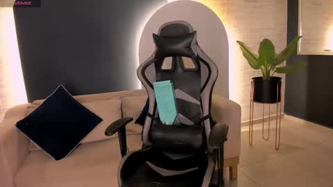 EllaClark online show from November 4, 7:13 pm