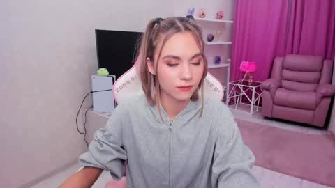 ellacurtis online show from April 30, 2:07 am