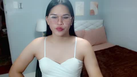 EllaFord online show from June 17, 4:08 pm