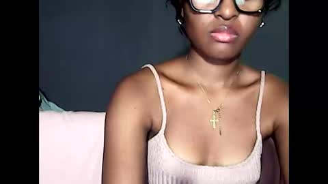 ellah245 online show from May 21, 9:44 pm