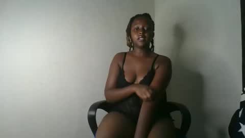 Snapshot of ellah_simone chatting on May 4, 10:17 pm ellah-simone online show from May 4, 10:17 pm