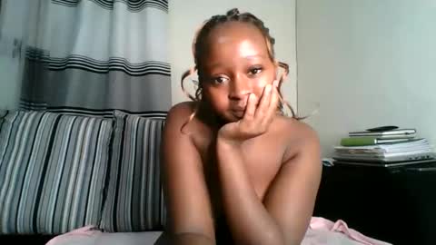 Snapshot of ellah_simone chatting on May 25, 6:58 pm ellah-simone online show from May 25, 6:58 pm