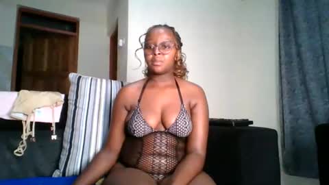 Snapshot of ellah_simone chatting on May 29, 11:58 pm ellah-simone online show from May 29, 11:58 pm