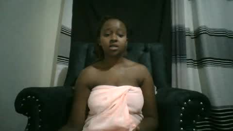 Snapshot of ellah_simone chatting on June 21, 6:10 pm ellah-simone online show from June 21, 6:10 pm
