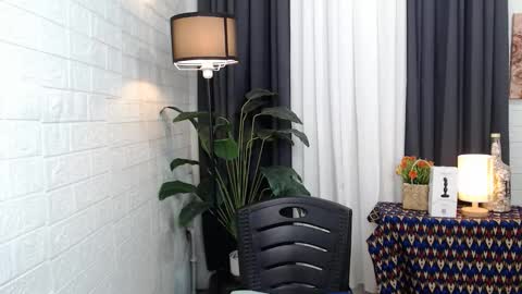 Snapshot of ellahollywood1818 chatting on March 11, 3:23 am CINDERELLA online show from March 11, 3:23 am