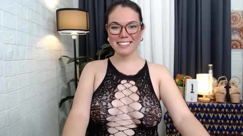 Snapshot of ellahollywood1818 chatting on April 15, 1:45 am CINDERELLA online show from April 15, 1:45 am