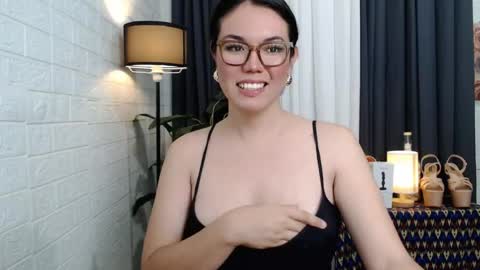 Snapshot of ellahollywood1818 chatting on April 17, 1:41 am CINDERELLA online show from April 17, 1:41 am