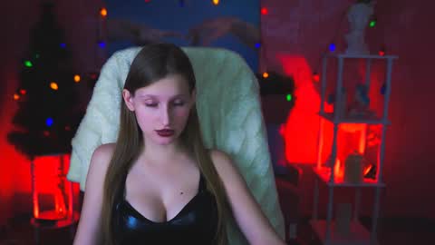 Snapshot of ellahorton chatting on December 5, 5:06 pm Ella online show from December 5, 5:06 pm