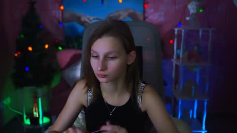 Snapshot of ellahorton chatting on January 8, 5:27 am Ella online show from January 8, 5:27 am