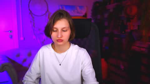 Ella online show from May 12, 6:05 pm