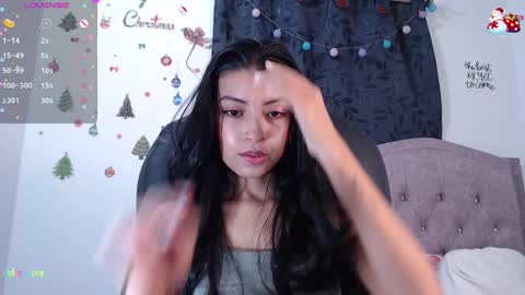 Snapshot of ellajonz chatting on December 10, 2:38 am Ella Amoneth online show from December 10, 2:38 am